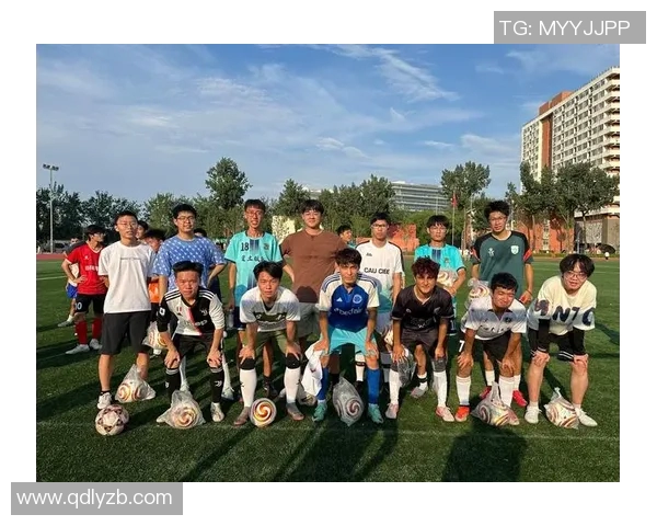 新一代足球明星帅气照片大汇集展现青春风采与运动魅力