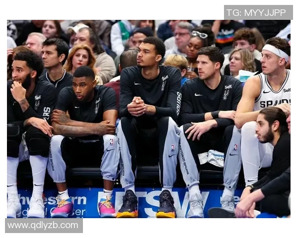 足球巨星转战篮球场展现惊人天赋与运动魅力的精彩瞬间 足球巨星转战篮球场展现惊人天赋与运动魅力的精彩瞬间